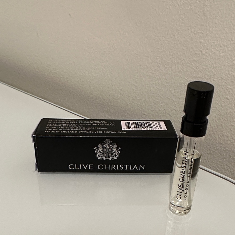 Clive Christian 150 Anniversary Collection Contemporary 
2 ml/.06 fl.oz